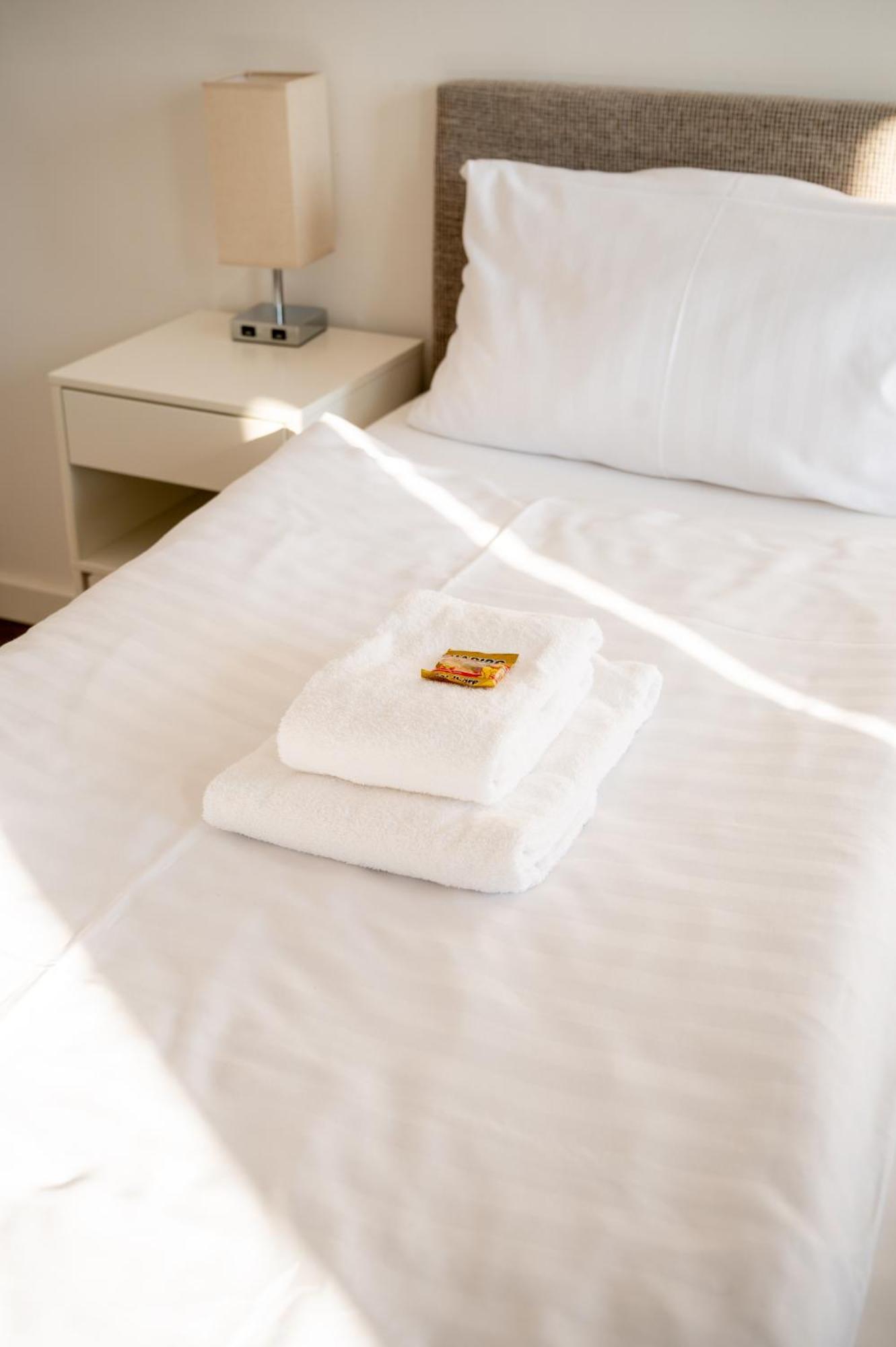 Airport Apartment Fuer 4 - Smart Tv - Kueche - Echarger Hamburgo Exterior foto
